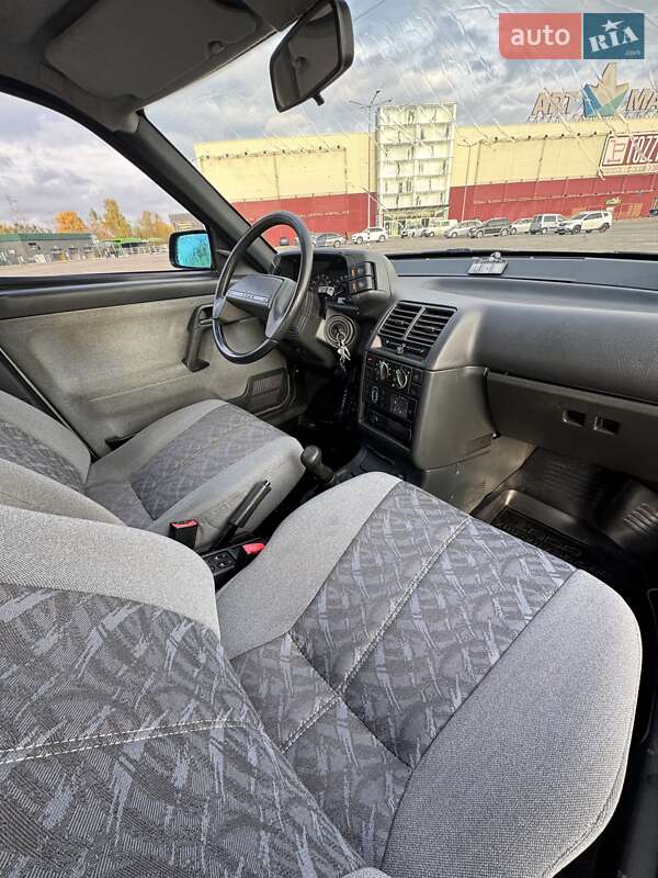 Хетчбек ВАЗ / Lada 2112 2005 в Києві фото 5 Хетчбек ВАЗ / Lada 2112 2005 в Києві