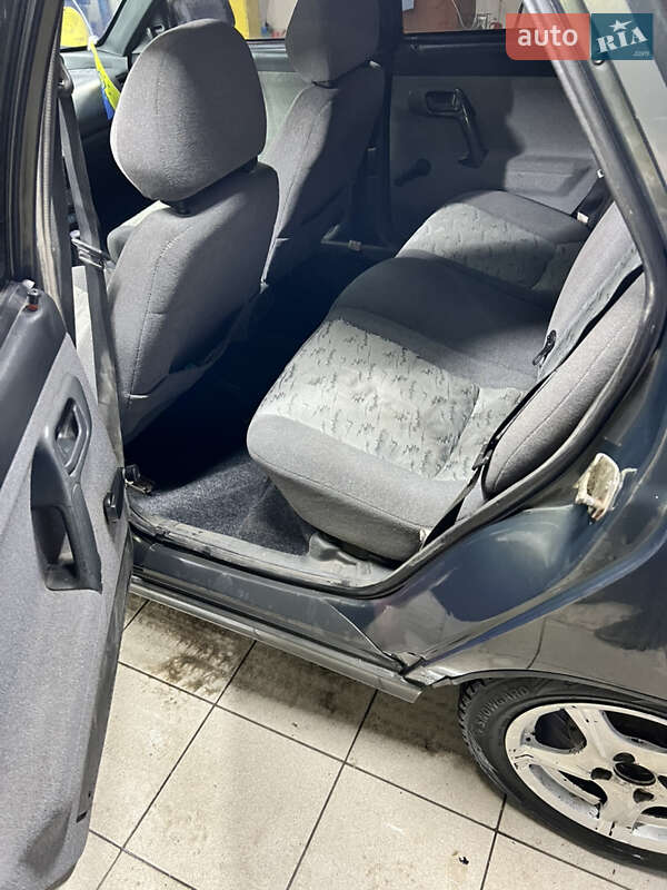 Хэтчбек ВАЗ / Lada 2112 2005 в Вознесенске фото 12 Хэтчбек ВАЗ / Lada 2112 2005 в Вознесенске