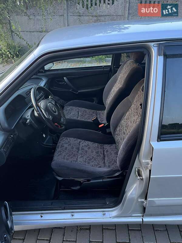 Хэтчбек ВАЗ / Lada 2114 Samara 2010 в Днепре фото 4 Хэтчбек ВАЗ / Lada 2114 Samara 2010 в Днепре