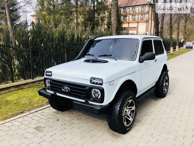 Позашляховик / Кросовер ВАЗ / Lada 2121 Нива 2008 в Сваляві