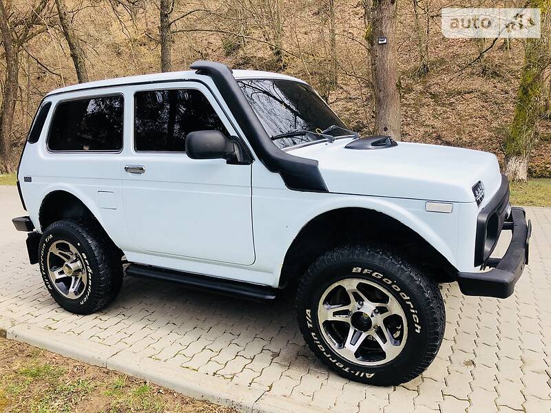 Позашляховик / Кросовер ВАЗ / Lada 2121 Нива 2008 в Сваляві