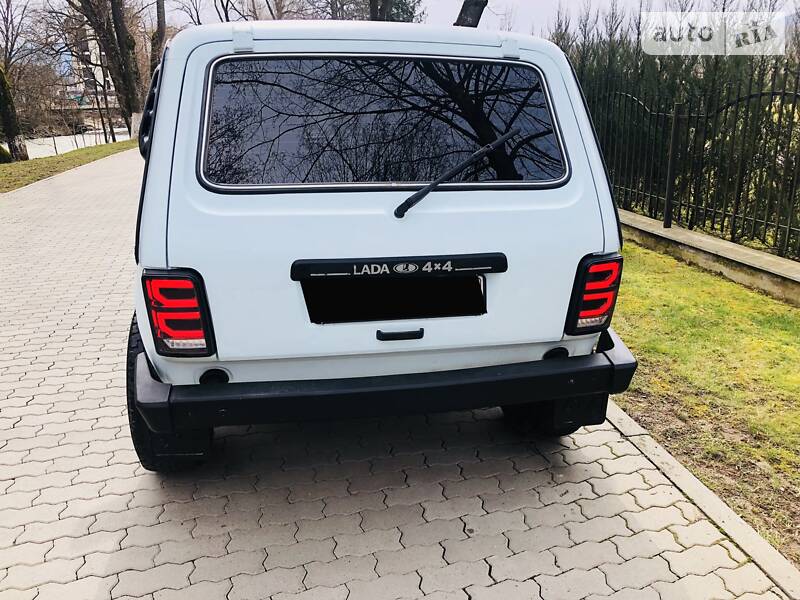 Позашляховик / Кросовер ВАЗ / Lada 2121 Нива 2008 в Сваляві