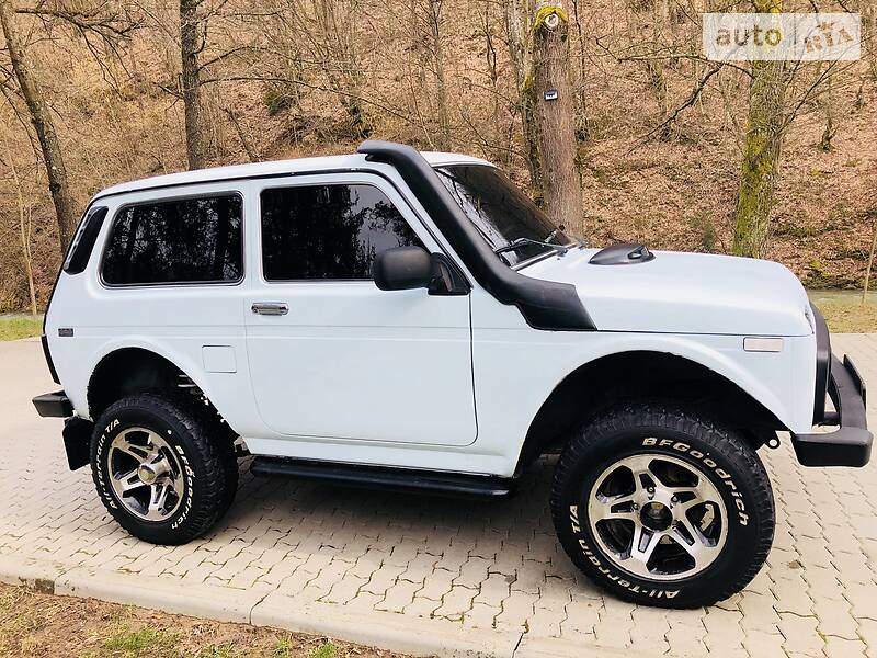 Позашляховик / Кросовер ВАЗ / Lada 2121 Нива 2008 в Сваляві