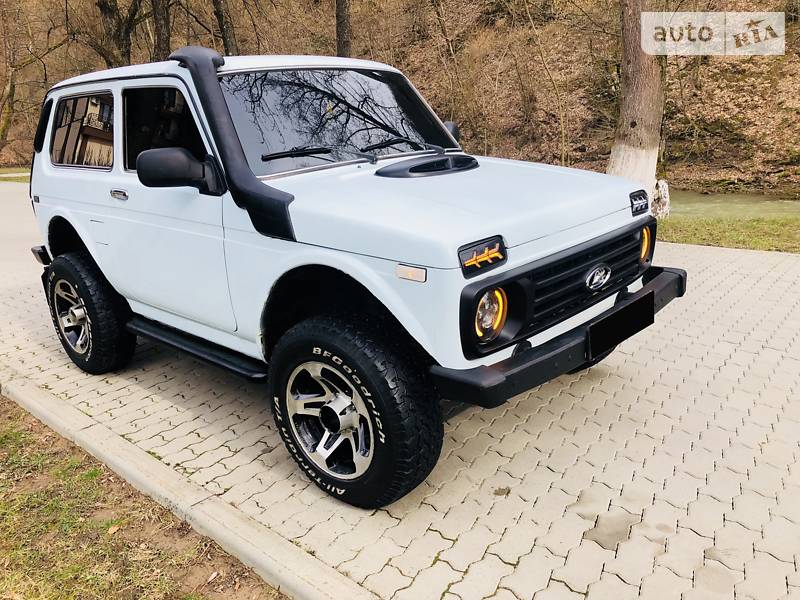 Позашляховик / Кросовер ВАЗ / Lada 2121 Нива 2008 в Сваляві