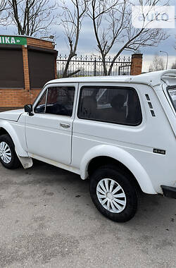 Хэтчбек ВАЗ / Lada 2121 Нива 1991 в Александрие