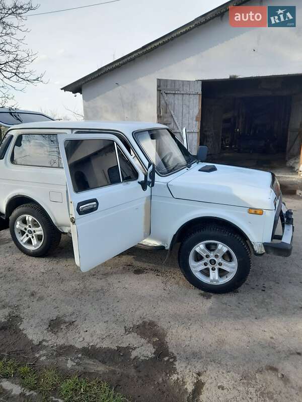 Внедорожник / Кроссовер ВАЗ / Lada 2121 Нива 1994 в Черновцах