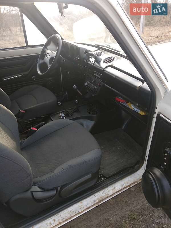 Хетчбек ВАЗ / Lada 2121 Нива 1985 в Світловодську