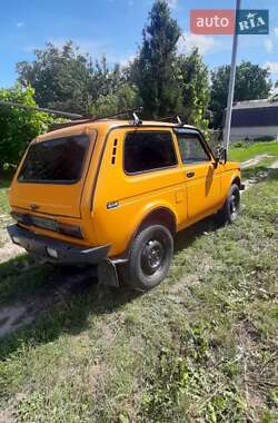 Позашляховик / Кросовер ВАЗ / Lada 2121 Нива 1982 в Путивлі