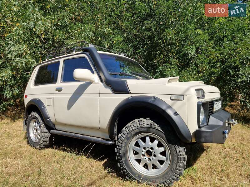 Позашляховик / Кросовер ВАЗ / Lada 2121 Нива 1990 в Чернівцях