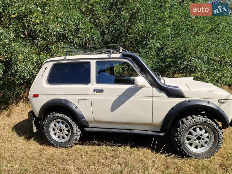 Позашляховик / Кросовер ВАЗ / Lada 2121 Нива 1990 в Чернівцях