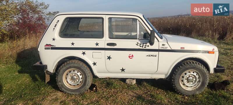Внедорожник / Кроссовер ВАЗ / Lada 2121 Нива 1982 в Черновцах фото 3 Внедорожник / Кроссовер ВАЗ / Lada 2121 Нива 1982 в Черновцах
