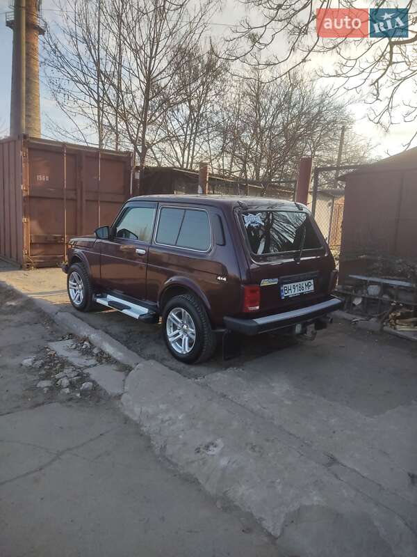 Универсал ВАЗ / Lada 21213 Niva 2004 в Одессе