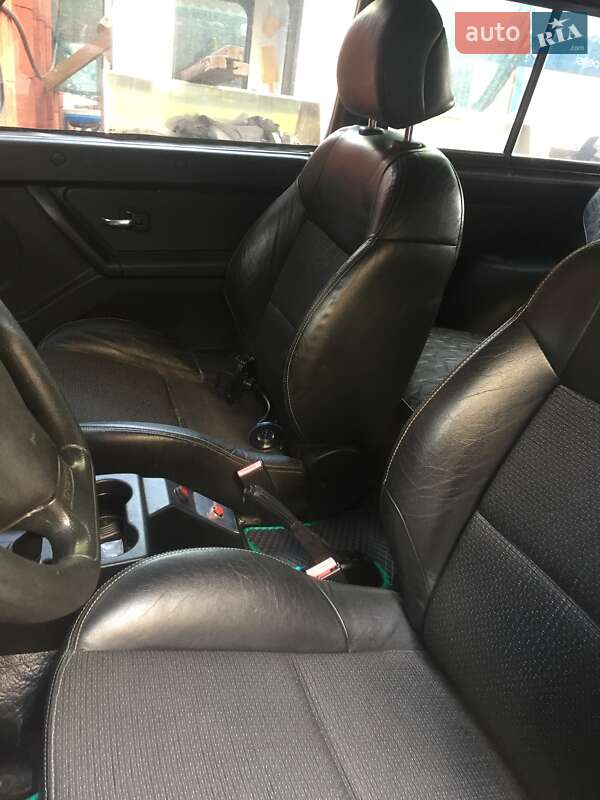 Внедорожник / Кроссовер ВАЗ / Lada 21213 Niva 1998 в Киеве