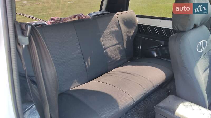 Внедорожник / Кроссовер ВАЗ / Lada 21213 Niva 2003 в Петрове фото 8 Внедорожник / Кроссовер ВАЗ / Lada 21213 Niva 2003 в Петрове
