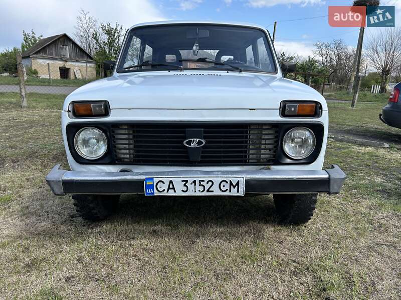 Позашляховик / Кросовер ВАЗ / Lada 21213 Niva 2000 в Первомайську