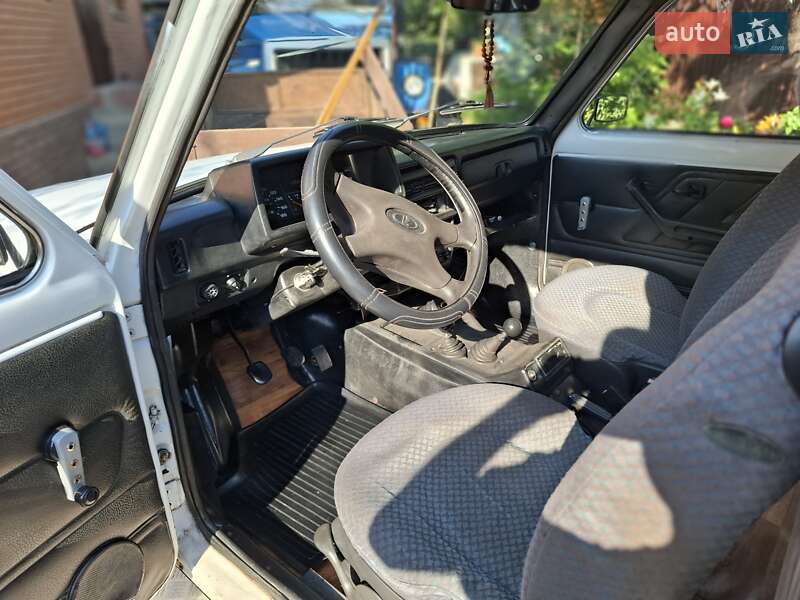 Внедорожник / Кроссовер ВАЗ / Lada 21213 Niva 2003 в Сумах