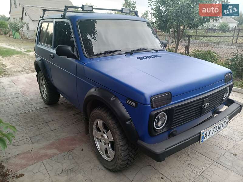 Внедорожник / Кроссовер ВАЗ / Lada 21213 Niva 2004 в Изюме