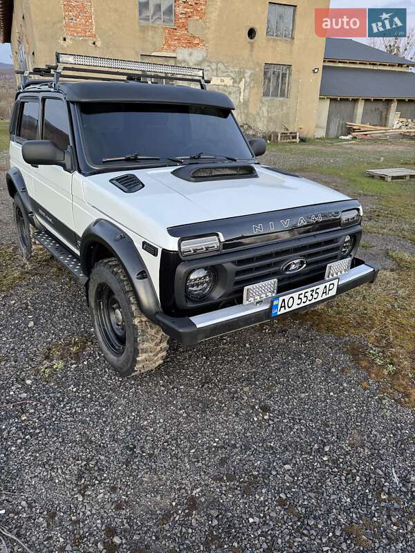 Внедорожник / Кроссовер ВАЗ / Lada 21214 / 4x4 2005 в Ужгороде