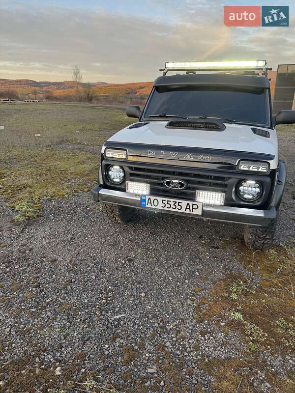 Внедорожник / Кроссовер ВАЗ / Lada 21214 / 4x4 2005 в Ужгороде