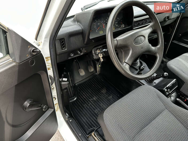 Внедорожник / Кроссовер ВАЗ / Lada 21214 / 4x4 2014 в Хмельнике