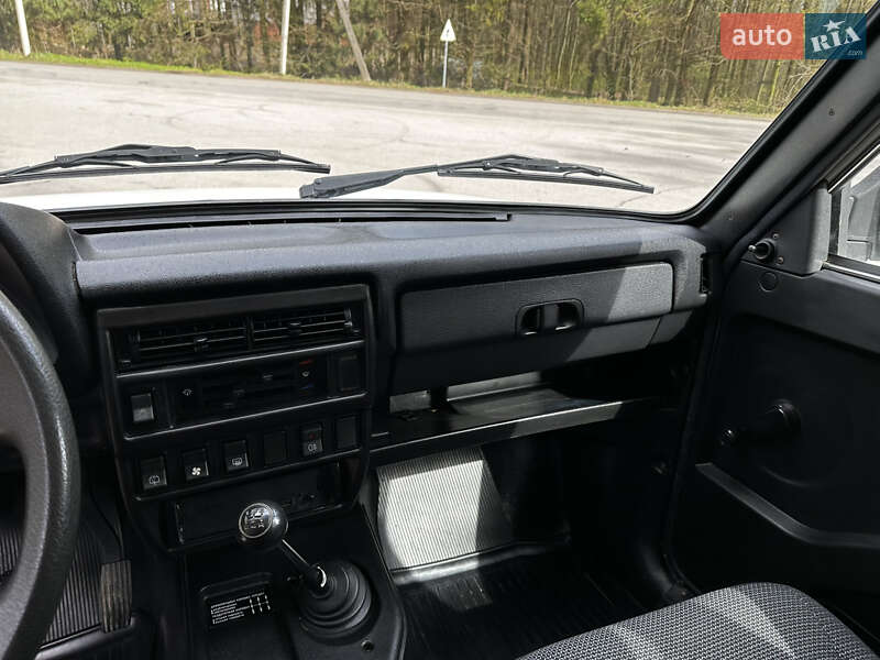 Внедорожник / Кроссовер ВАЗ / Lada 21214 / 4x4 2014 в Хмельнике