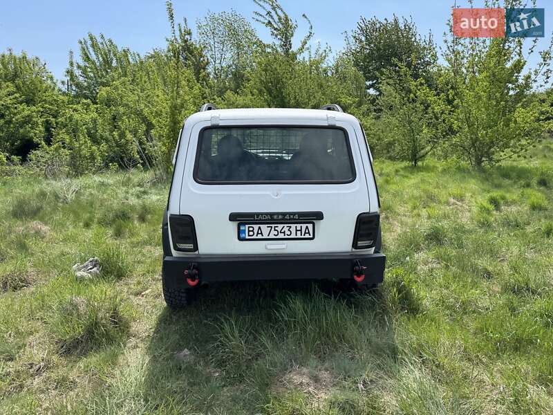 Позашляховик / Кросовер ВАЗ / Lada 21214 / 4x4 2008 в Умані