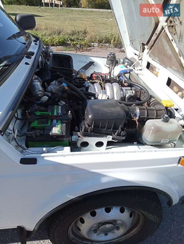 Внедорожник / Кроссовер ВАЗ / Lada 21214 / 4x4 2015 в Липовой Долине фото 10 Внедорожник / Кроссовер ВАЗ / Lada 21214 / 4x4 2015 в Липовой Долине