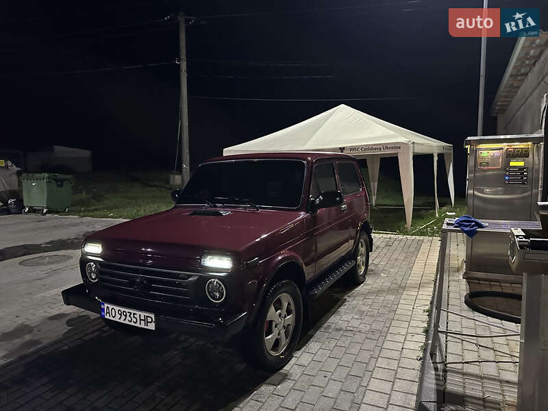 Внедорожник / Кроссовер ВАЗ / Lada 21214 / 4x4 2010 в Тячеве