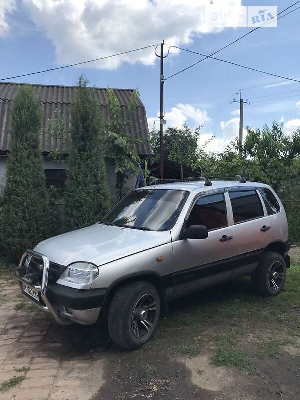 Позашляховик / Кросовер ВАЗ / Lada 2123 Niva 2005 в Лебедині