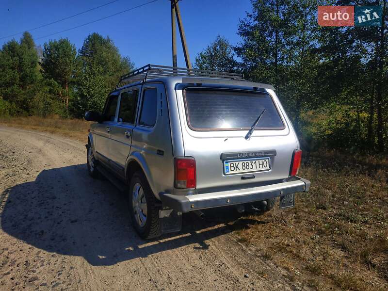 Позашляховик / Кросовер ВАЗ / Lada 2131 Нива 2010 в Рокитному