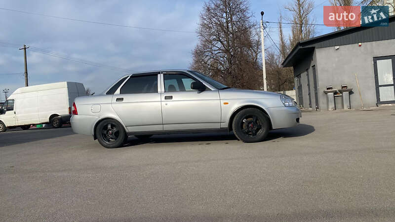 Седан ВАЗ / Lada 2170 Priora 2011 в Чернигове