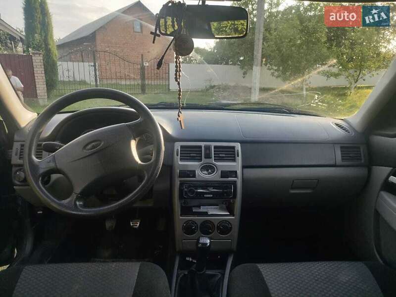 Седан ВАЗ / Lada 2170 Priora 2010 в Черновцах