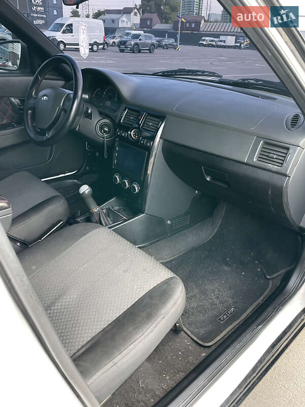 Седан ВАЗ / Lada 2170 Priora 2013 в Киеве