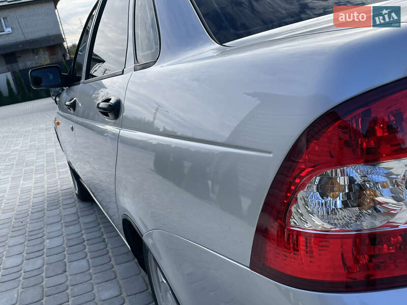 Седан ВАЗ / Lada 2170 Priora 2010 в Львове
