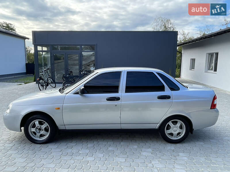 Седан ВАЗ / Lada 2170 Priora 2010 в Львове