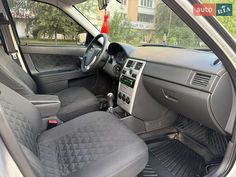 Седан ВАЗ / Lada 2170 Priora 2013 в Харькове