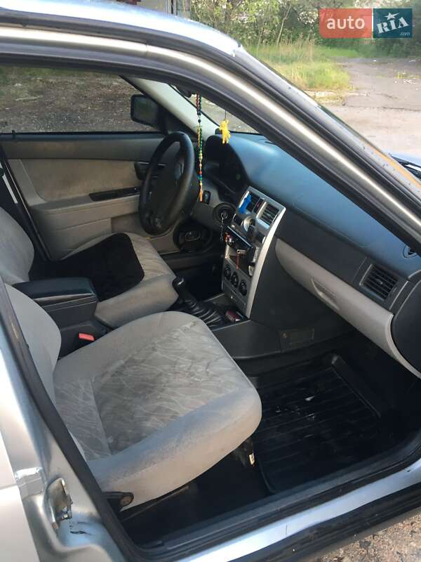 Седан ВАЗ / Lada 2170 Priora 2008 в Чернобае фото 4 Седан ВАЗ / Lada 2170 Priora 2008 в Чернобае