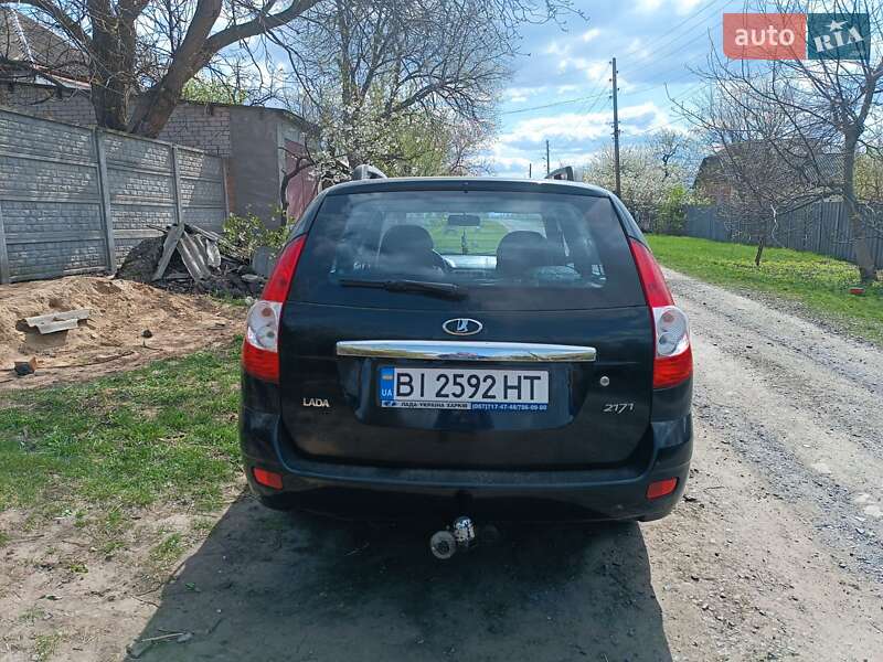Универсал ВАЗ / Lada 2171 Priora 2011 в Слатино