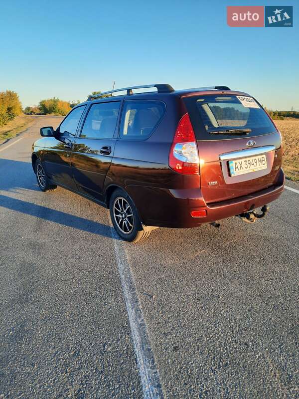 Универсал ВАЗ / Lada 2171 Priora 2011 в Лозовой