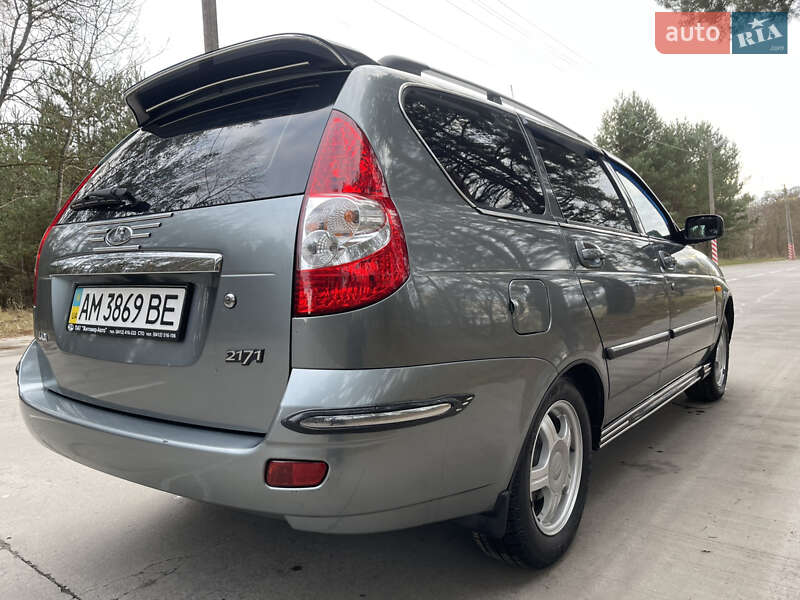 Універсал ВАЗ / Lada 2171 Priora 2011 в Славуті