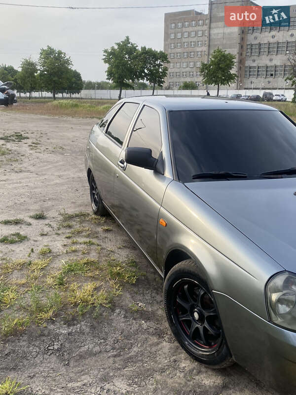 Хэтчбек ВАЗ / Lada 2172 Priora 2011 в Киеве