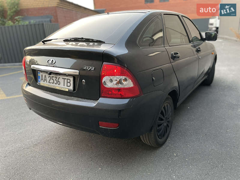 Хэтчбек ВАЗ / Lada 2172 Priora 2013 в Киеве