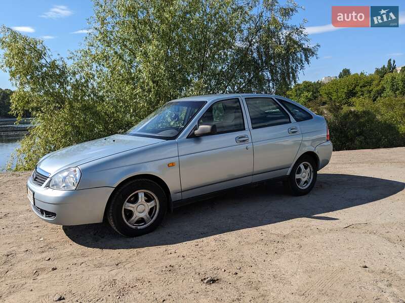 Хэтчбек ВАЗ / Lada 2172 Priora 2009 в Киеве