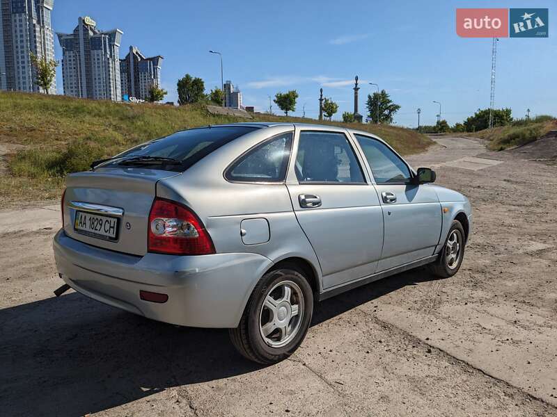 Хэтчбек ВАЗ / Lada 2172 Priora 2009 в Киеве