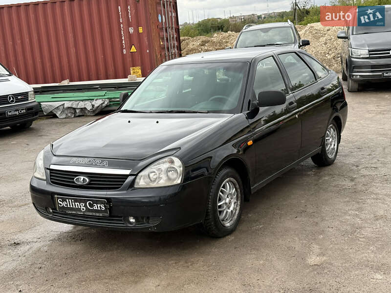 Хэтчбек ВАЗ 2172 Priora 2011 в 