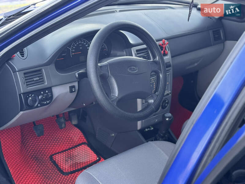 Хетчбек ВАЗ / Lada 2172 Priora 2010 в Хмельницькому