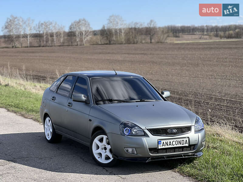 Хэтчбек ВАЗ 2172 Priora 2011 в 