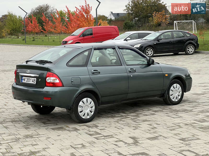 Хэтчбек ВАЗ / Lada 2172 Priora 2008 в Здолбунове фото 13 Хэтчбек ВАЗ / Lada 2172 Priora 2008 в Здолбунове