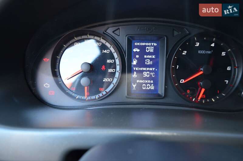 Хэтчбек ВАЗ / Lada 2172 Priora 2012 в Черновцах фото 5 Хэтчбек ВАЗ / Lada 2172 Priora 2012 в Черновцах