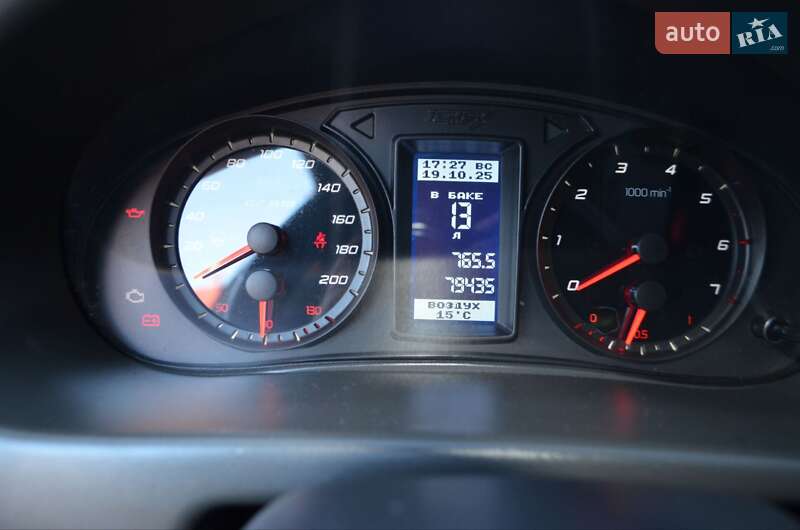 Хэтчбек ВАЗ / Lada 2172 Priora 2012 в Черновцах фото 7 Хэтчбек ВАЗ / Lada 2172 Priora 2012 в Черновцах